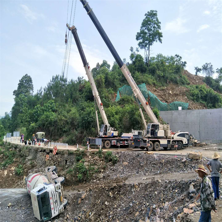三伏潭镇汽车掉沟里叫吊车救援要多少钱